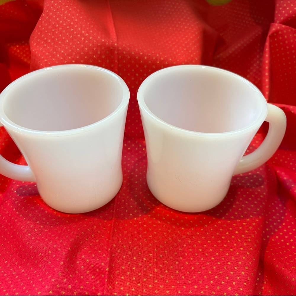 VINTAGE Milk Glass Coffee Cups Tea Cups Pair